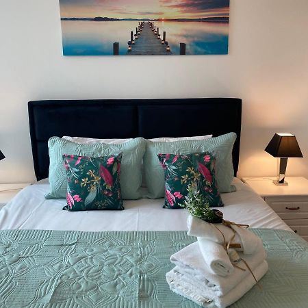 Berks Luxury Serviced Apartments,5 Bedrooms, 5 Double Beds, 2 Bathrooms, Free Super Fast Wifi & Parking Earley Экстерьер фото