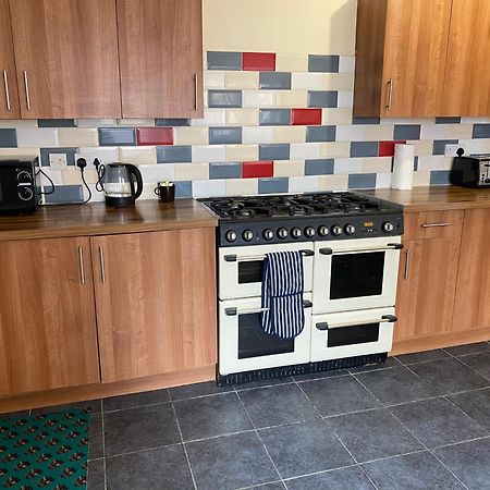 Berks Luxury Serviced Apartments,5 Bedrooms, 5 Double Beds, 2 Bathrooms, Free Super Fast Wifi & Parking Earley Экстерьер фото