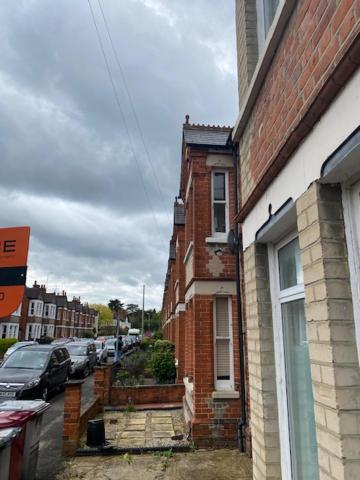 Berks Luxury Serviced Apartments,5 Bedrooms, 5 Double Beds, 2 Bathrooms, Free Super Fast Wifi & Parking Earley Экстерьер фото